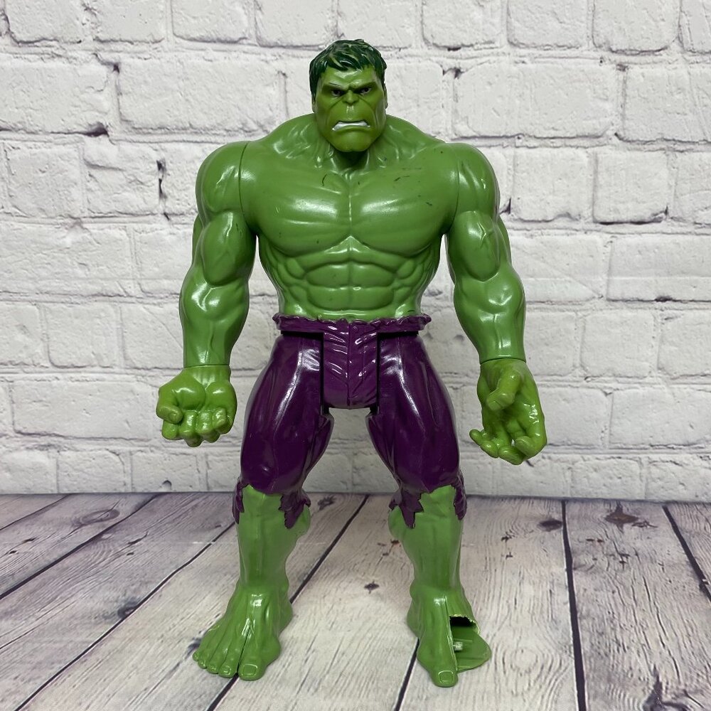 Incredible Hulk Action Figure 11 inch Marvel Green - DEFECT - Foot Cracked